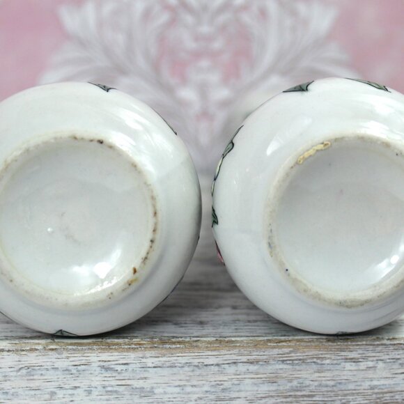Vintage Macau Porcelain Bud Vases: 2 Hand-Painted Floral Chinoiserie - Picture 5 of 8